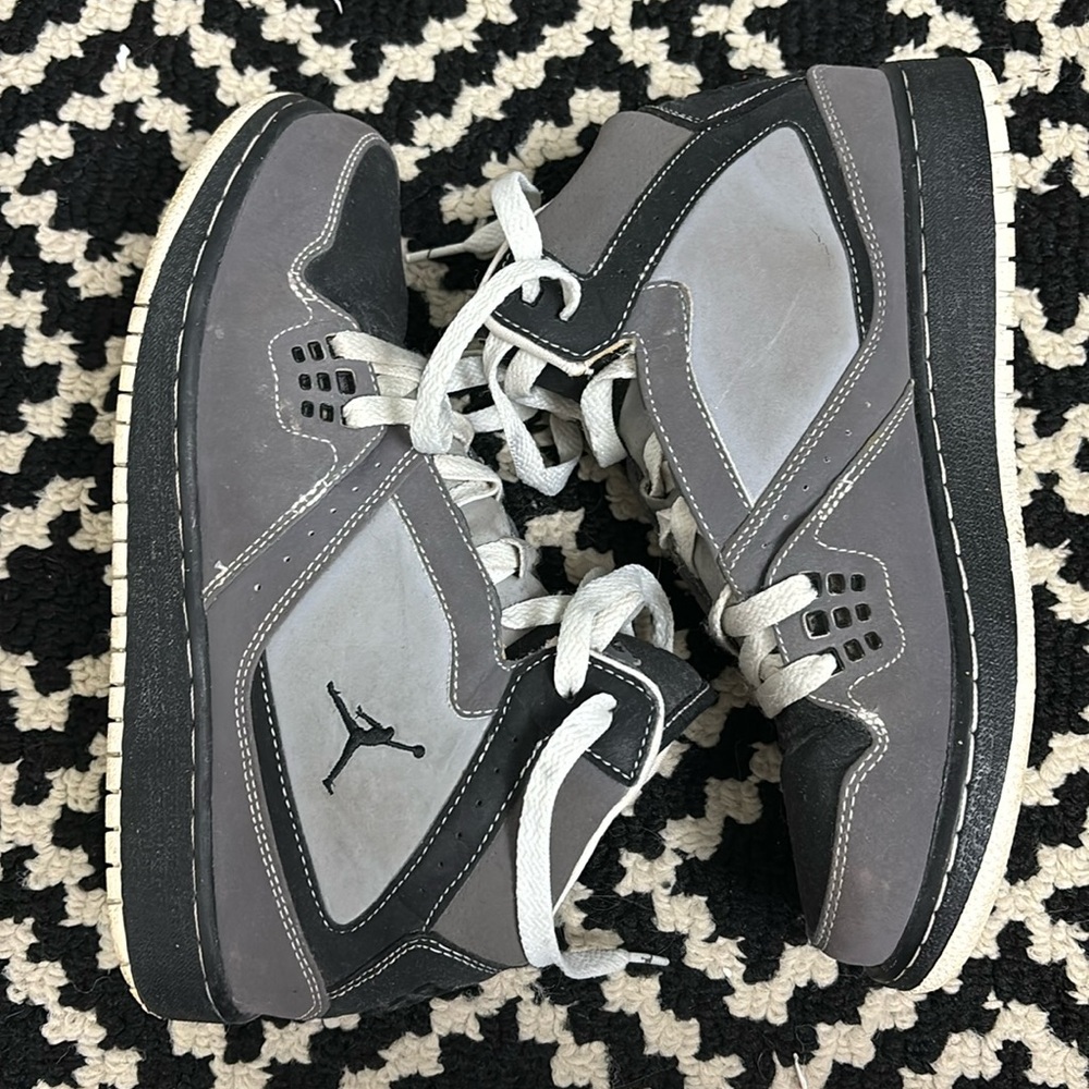 Vintage grey Nike Jordans🩶